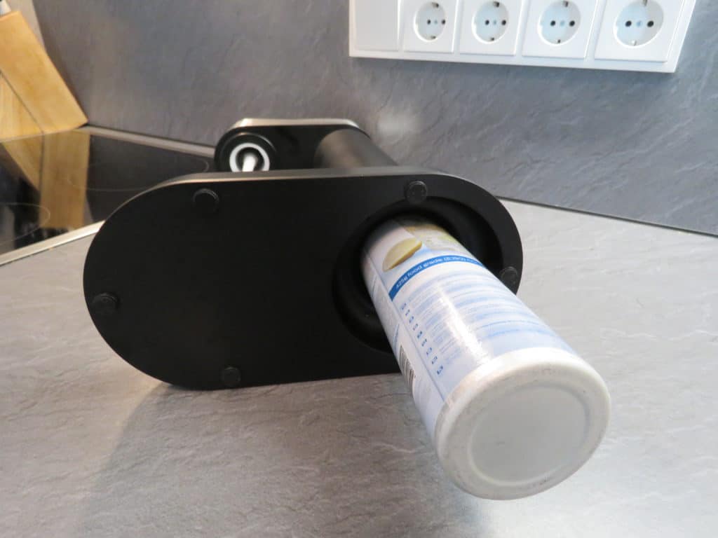 Philips GoZero Wassersprudler Test CO2 Zylinder einstecken